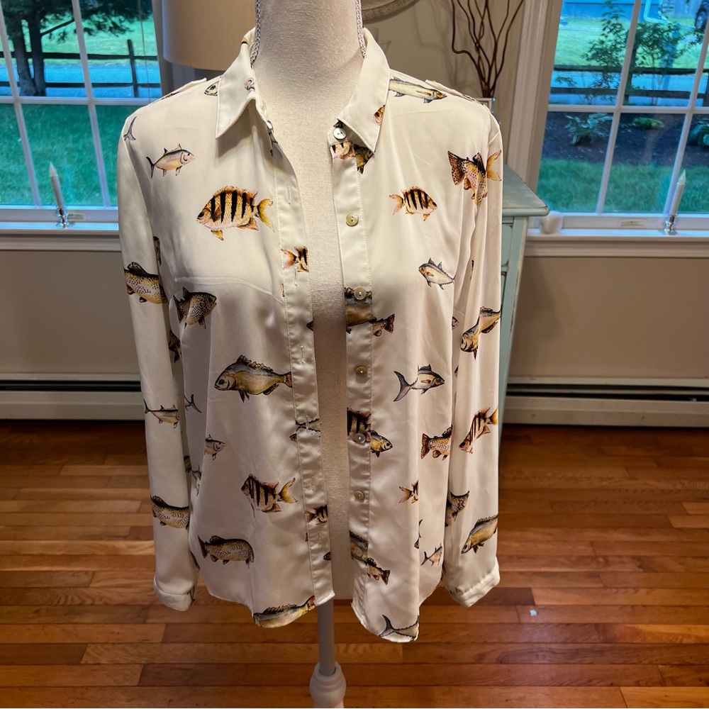 Long sleeve polyester fish print shirt. Size small. D13